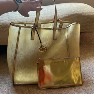 Michael Kors Tote with wristlet